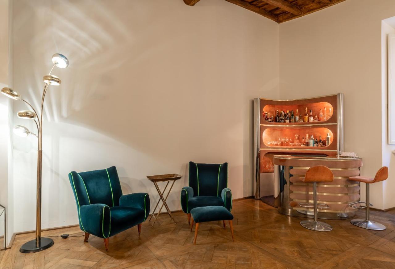 Chic And Style In Historical Via Giulia Apartment Rome Exterior photo